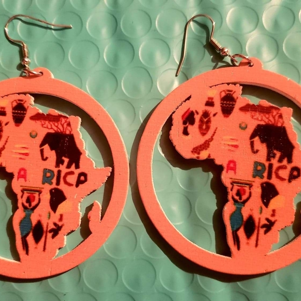 “Africa ” Earrings NWT